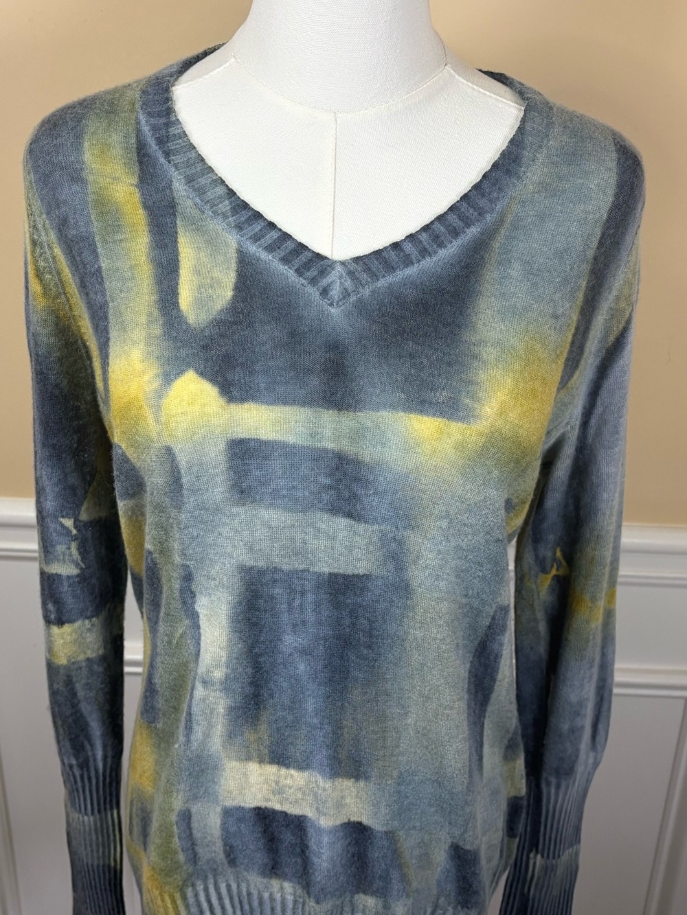 💛 MA+CH Marika Charles 100% Cashmere Abstract V-Neck Sweater Size 2